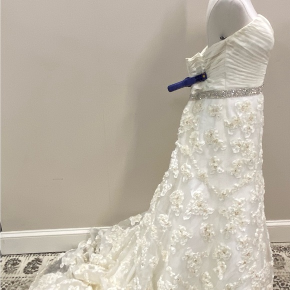 NWT Tony Bowls Wedding Dress. Size 14. - Picture 6 of 9